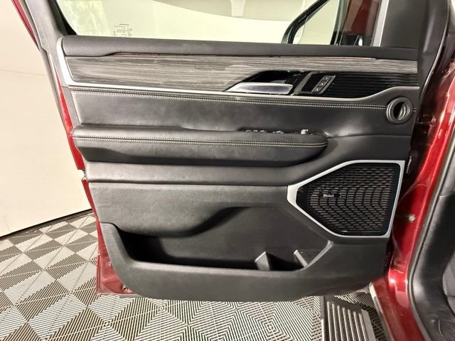 Used 2022 Jeep Wagoneer Series III w/ Premium Group I AWD/4WD image 21