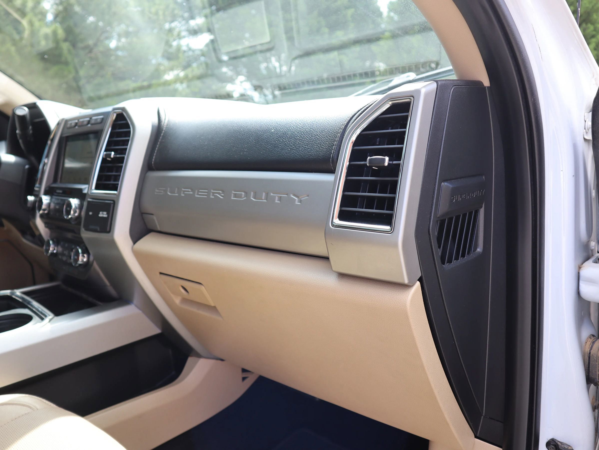 Used 2018 Ford F250 Lariat w/ Lariat Ultimate Package image 35