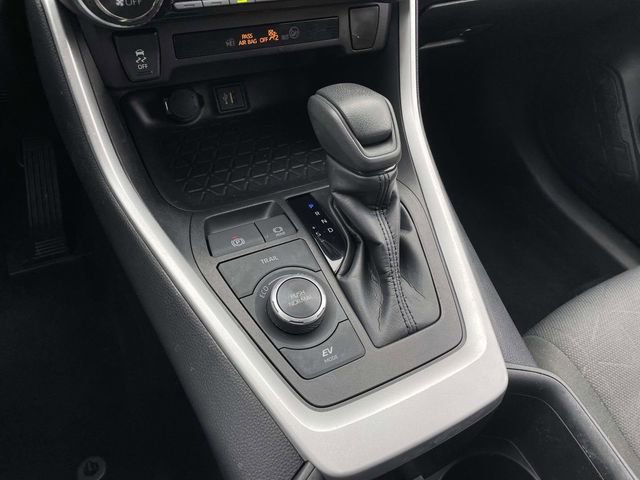 Used 2025 Toyota RAV4 XLE image 31
