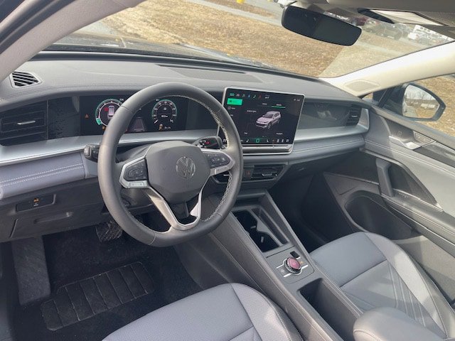 New 2025 Volkswagen Tiguan SE image 13