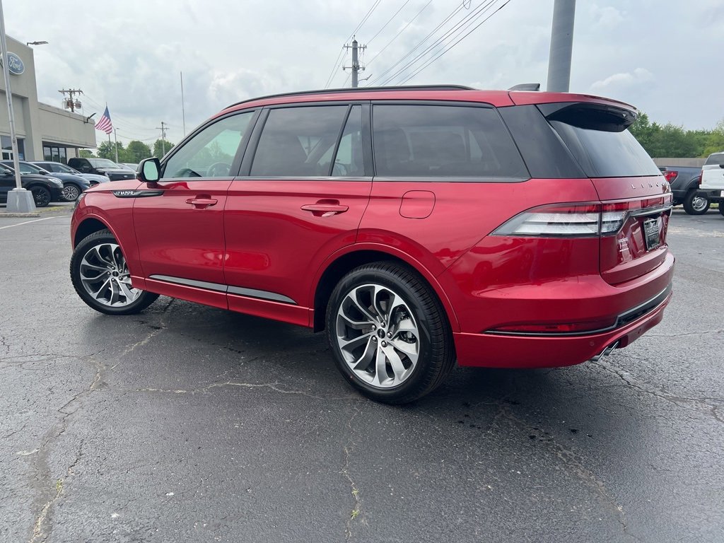 New 2025 Lincoln Aviator AWD w/ Jet Appearance Package image 16
