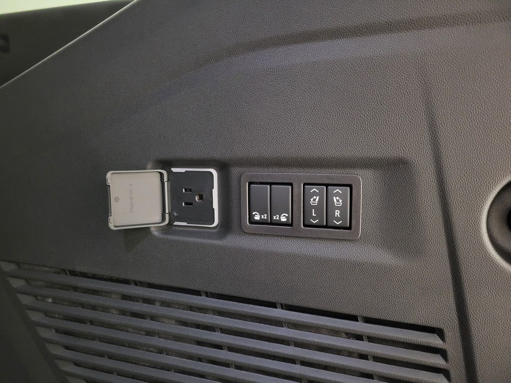 New 2026 Chevrolet Suburban Z71 w/ Comfort Package image 2