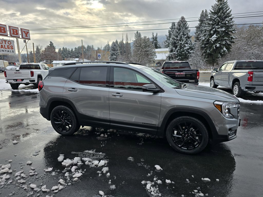 Used 2023 GMC Terrain SLT image 3