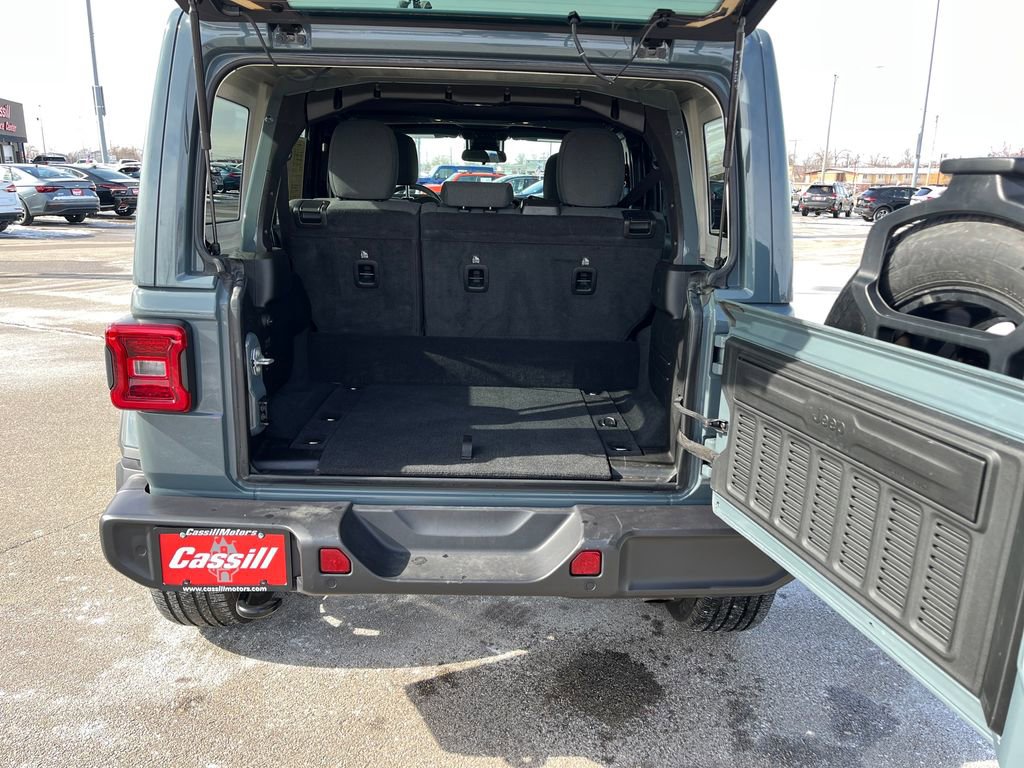 Used 2025 Jeep Wrangler Unlimited Sahara w/ Safety Group image 27