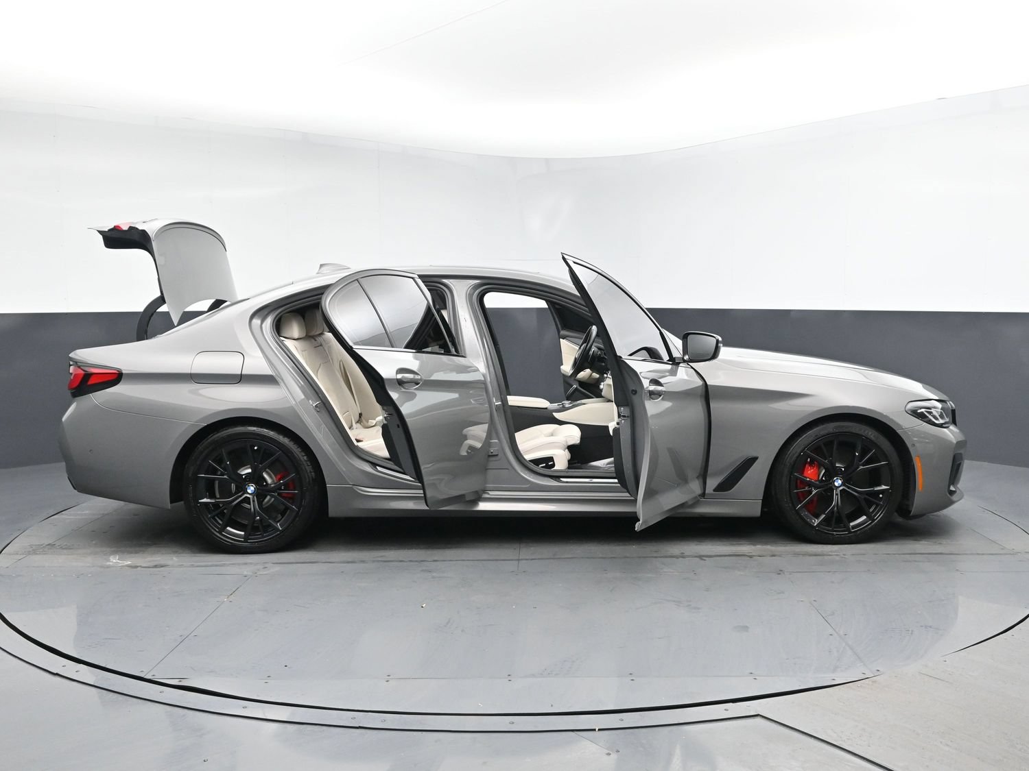Used 2022 BMW M550i xDrive w/ Shadowloine Package AWD/4WD image 29
