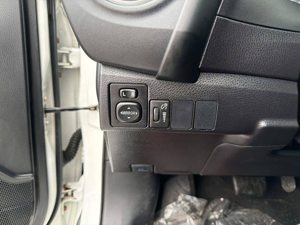 Used 2017 Toyota Corolla SE image 19