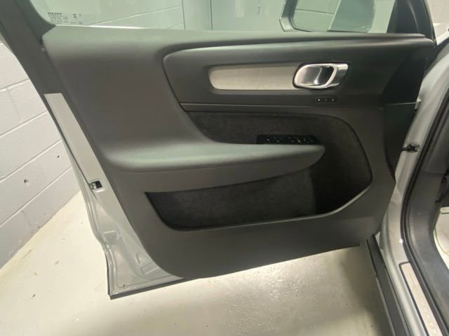 Certified 2025 Volvo XC40 B5 Core AWD/4WD image 7