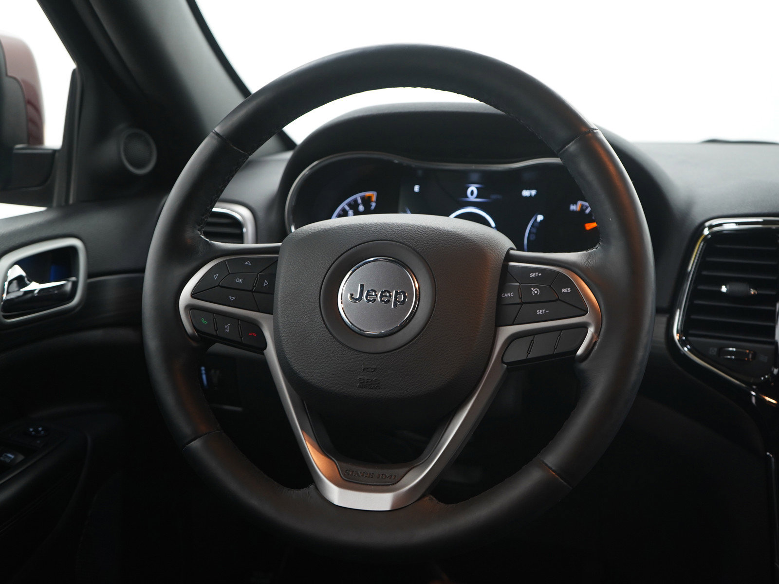 Used 2020 Jeep Grand Cherokee Altitude image 16