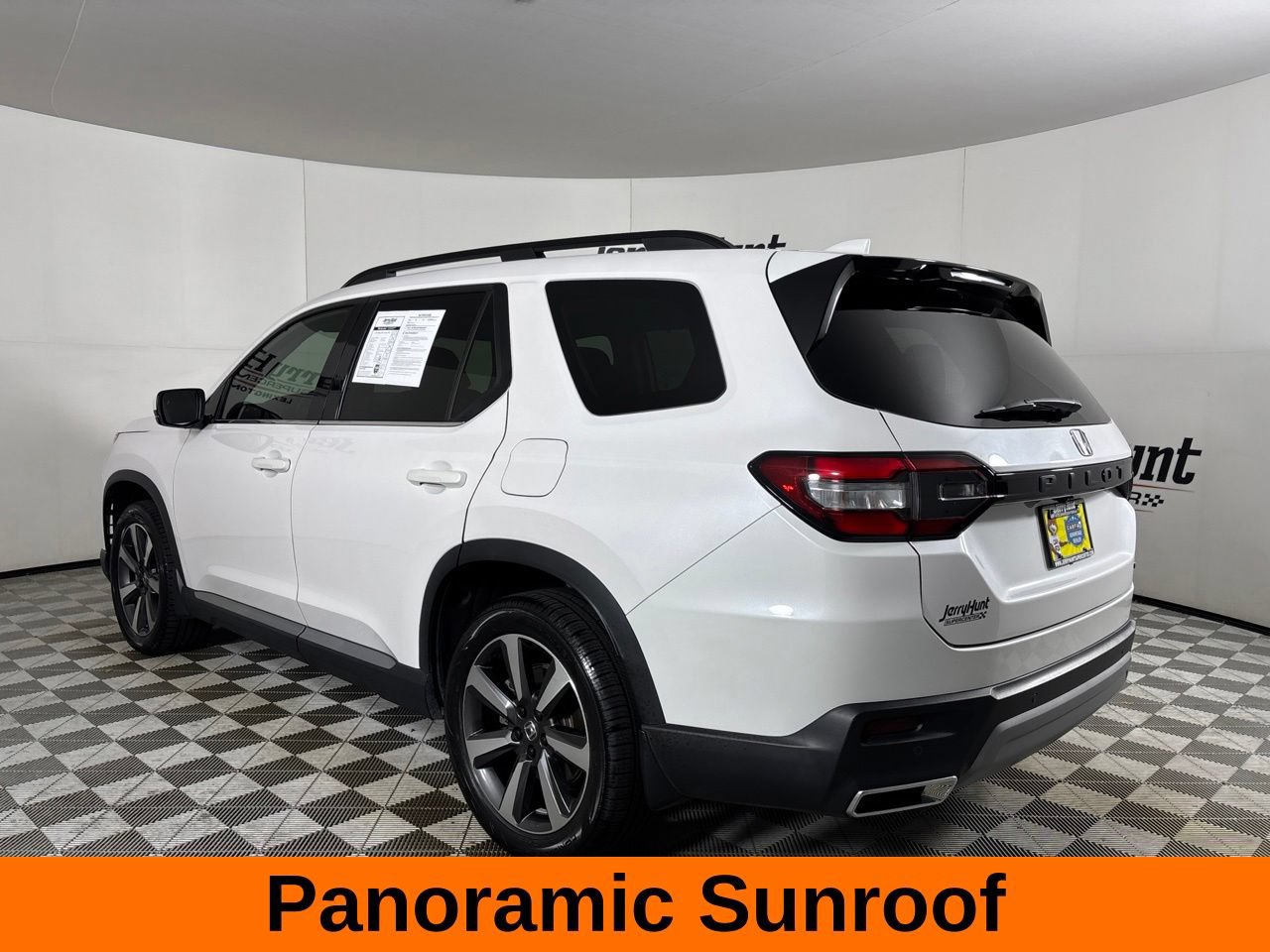 Used 2025 Honda Pilot Touring image 8