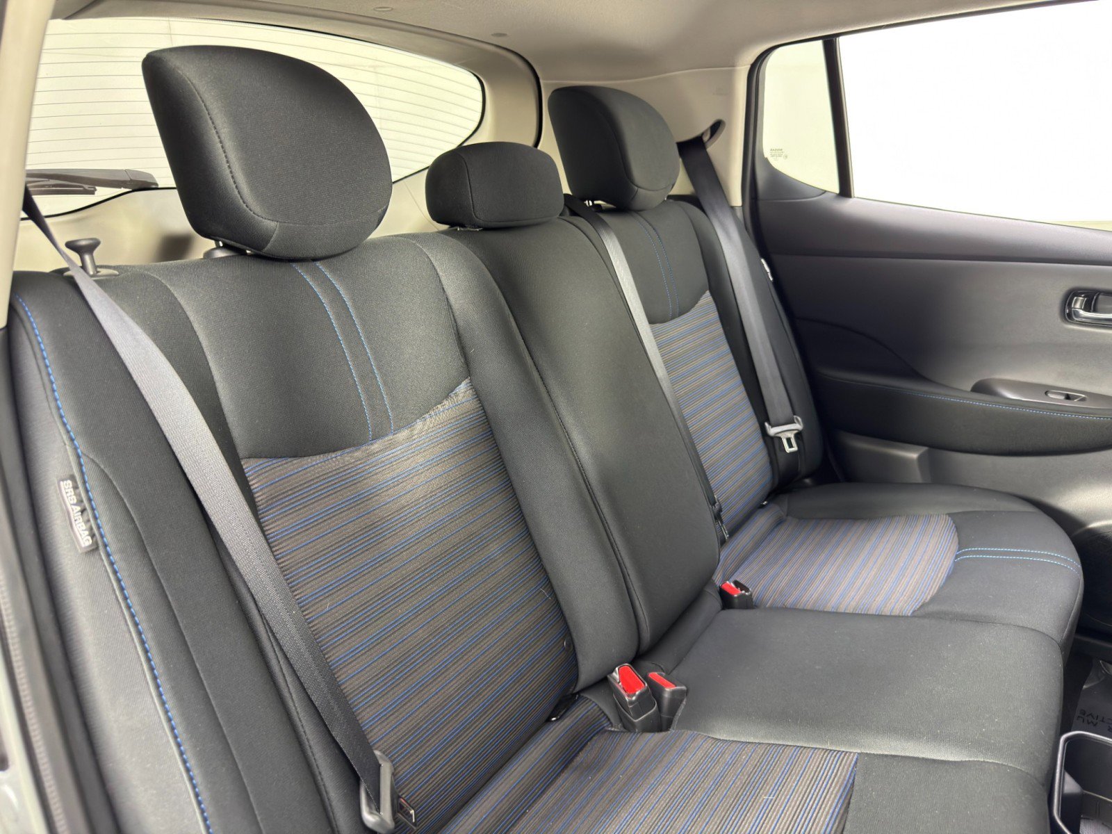 Used 2025 Nissan Leaf S image 31