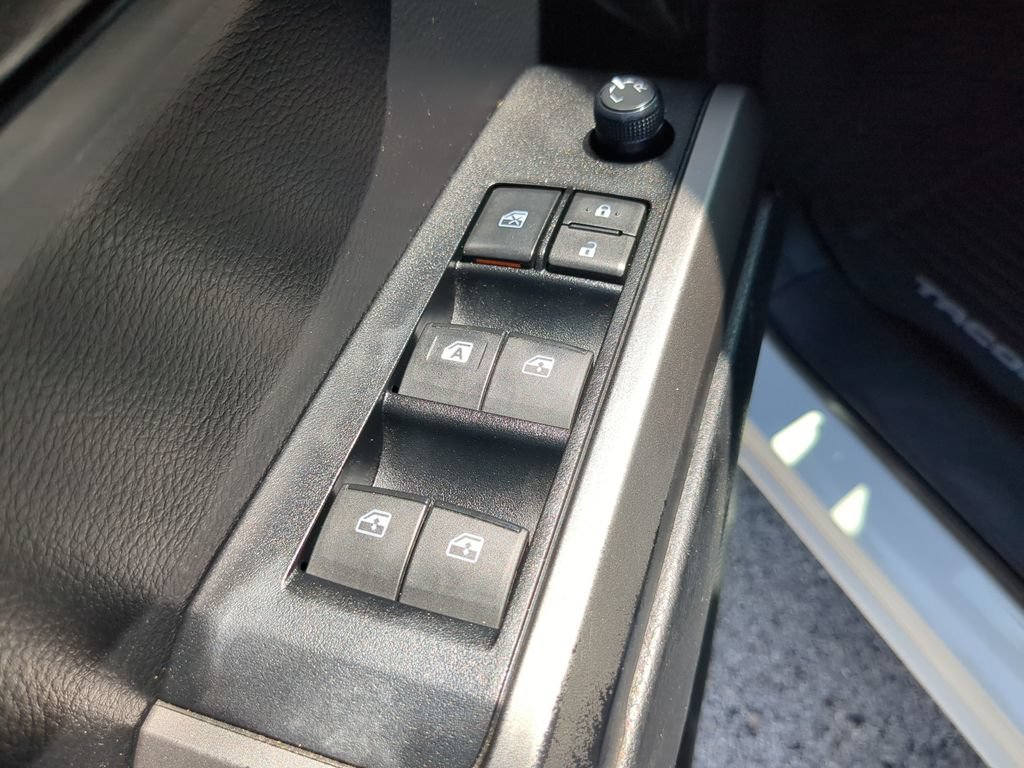 Used 2019 Toyota Tacoma SR5 RWD image 18