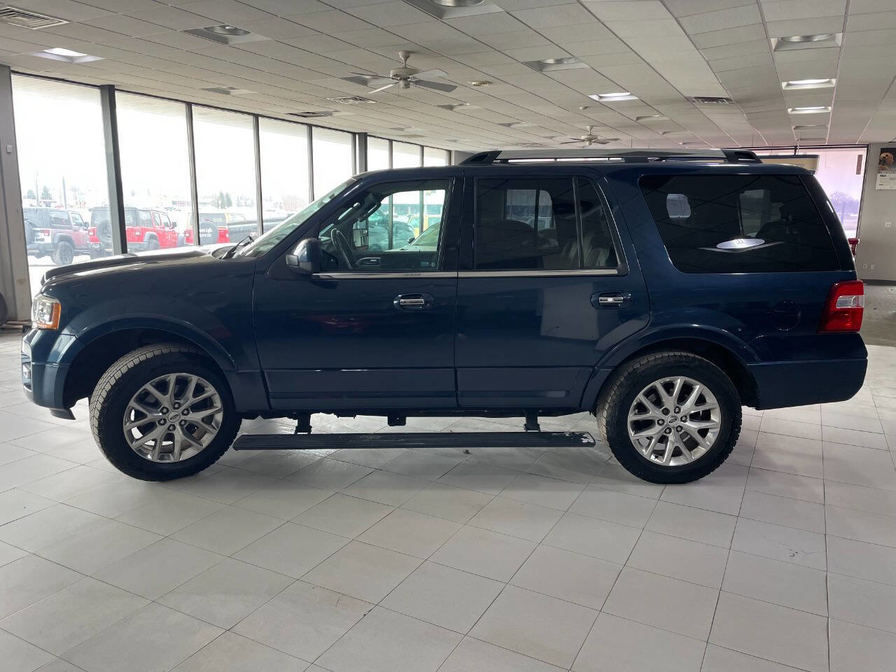 Used 2015 Ford Expedition Limited w/ Equipment Group 301A AWD/4WD image 4