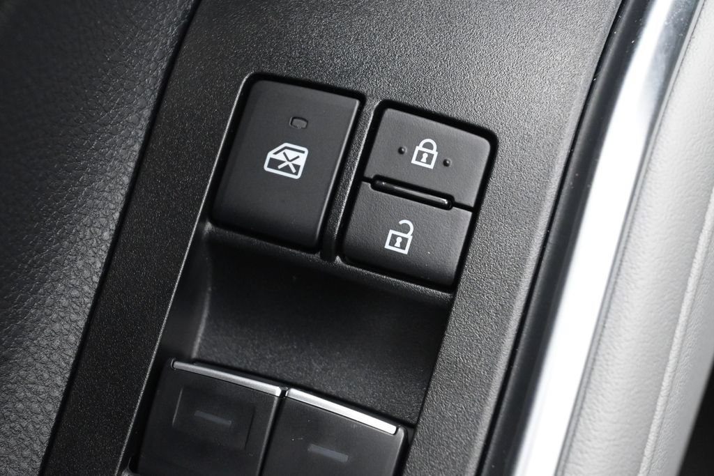 Certified 2026 Toyota Highlander Platinum AWD/4WD image 13