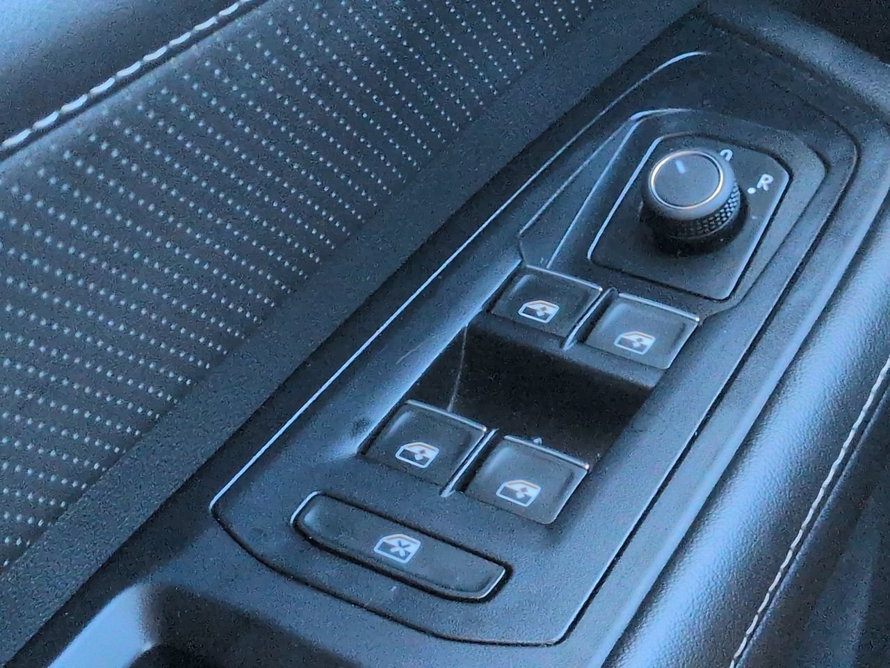 Used 2025 Volkswagen Atlas SE FWD image 22