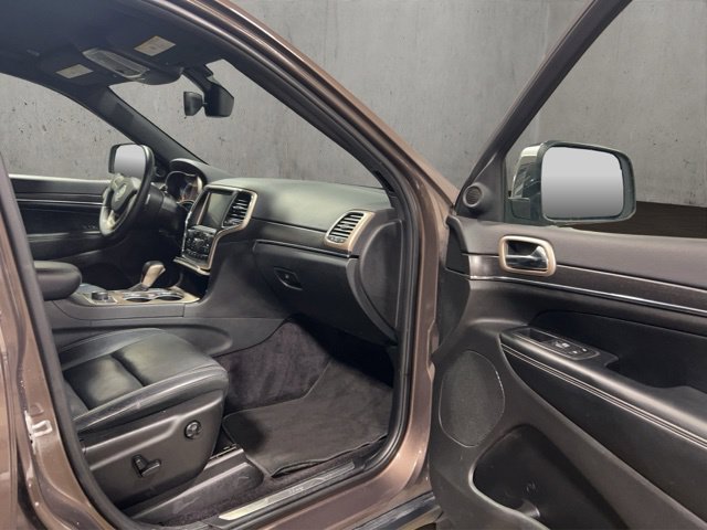 Used 2017 Jeep Grand Cherokee Limited AWD/4WD image 9