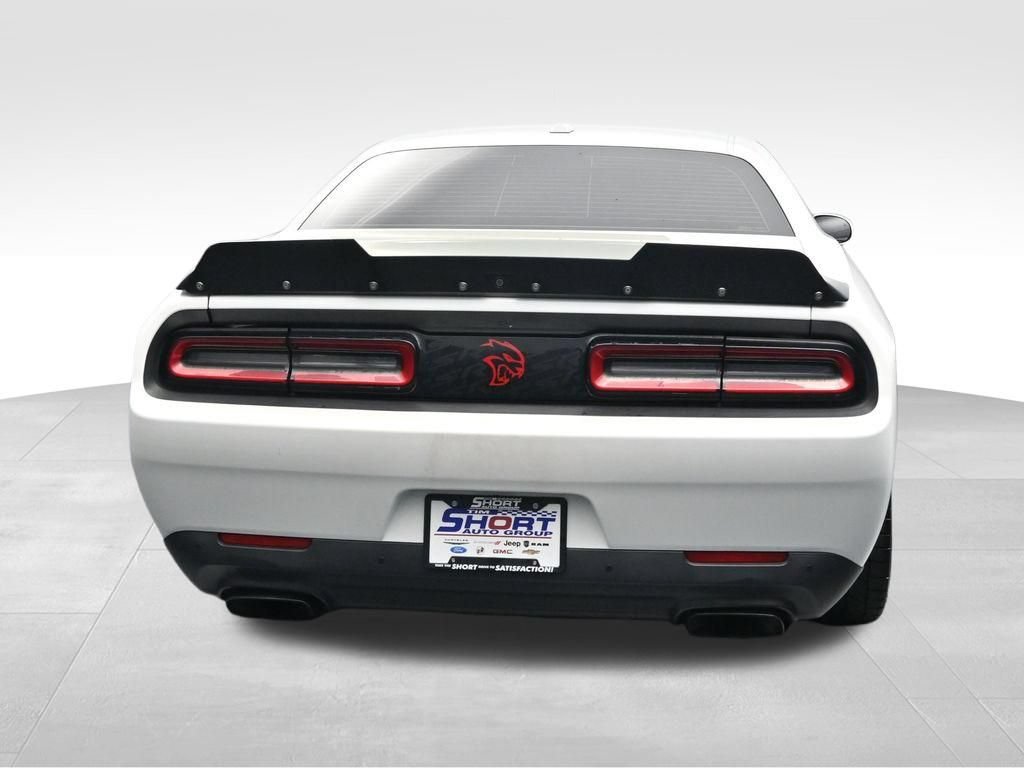 Used 2016 Dodge Challenger SRT Hellcat RWD image 4