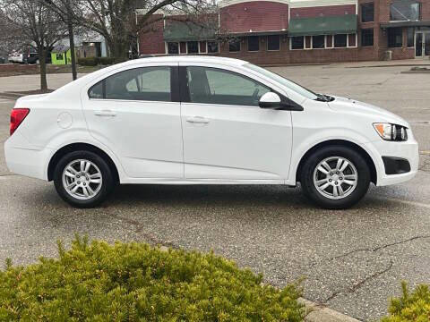 Used 2016 Chevrolet Sonic LT image 2