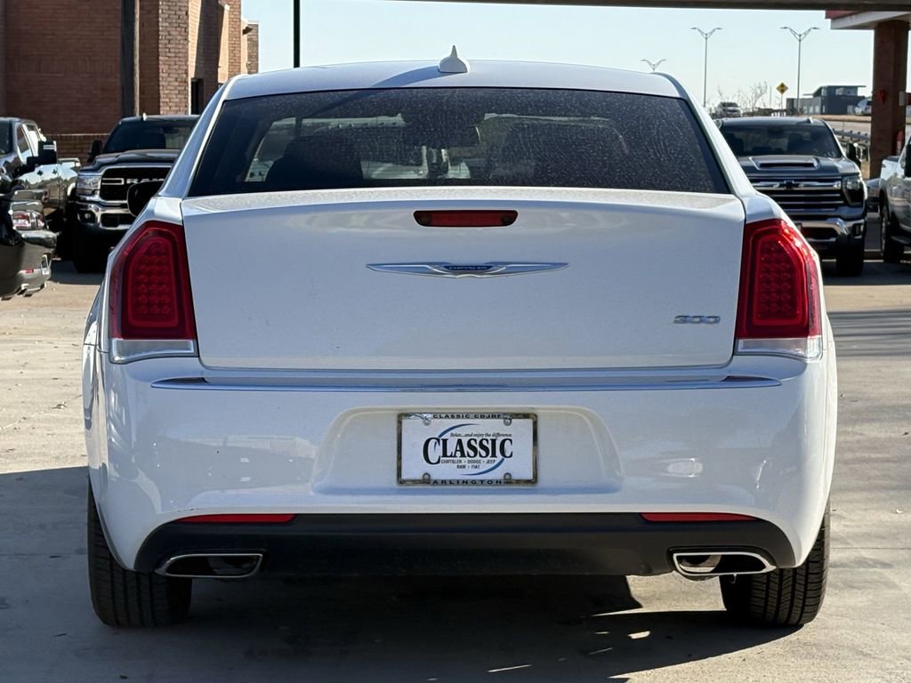 Used 2022 Chrysler 300 Touring image 5