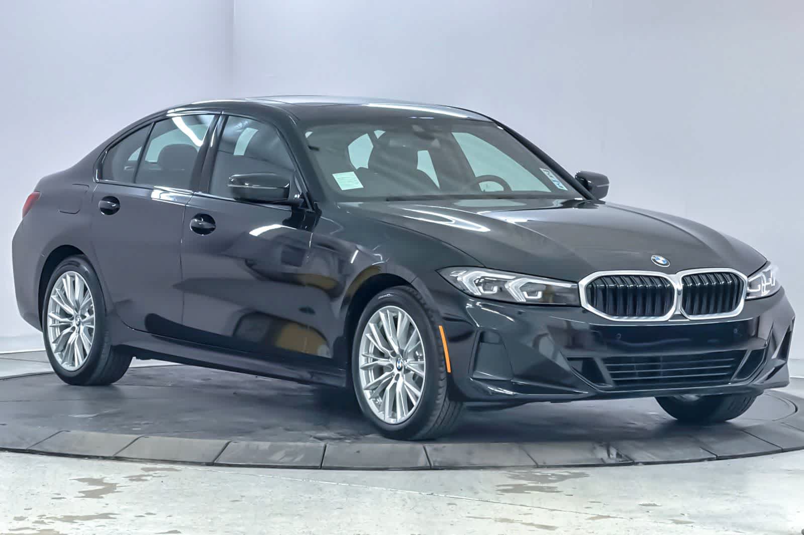 Used 2023 BMW 330i Sedan w/ Premium Package RWD image 9
