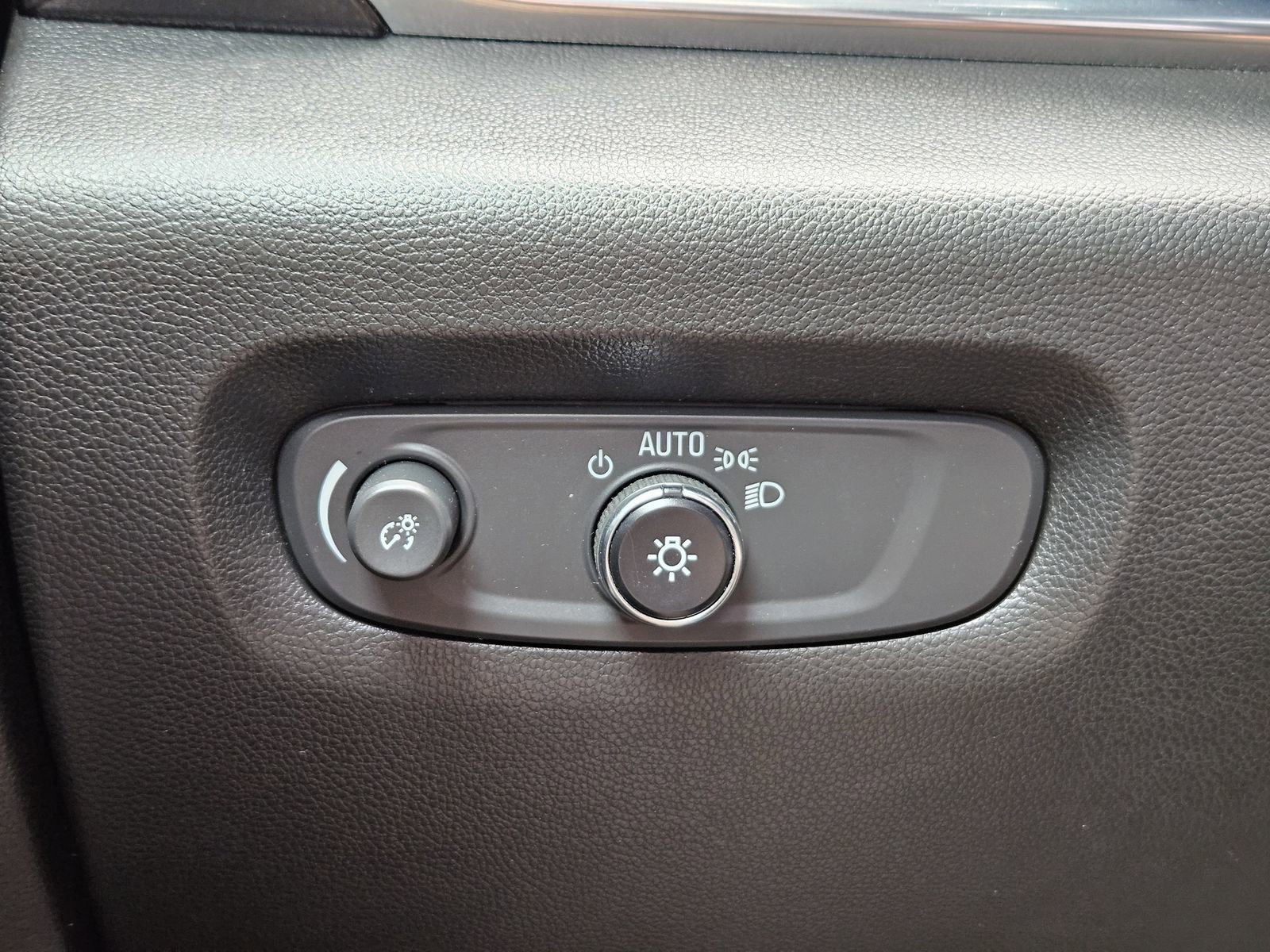 Used 2023 Chevrolet Traverse RS image 25