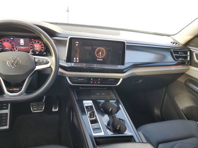Used 2024 Volkswagen Atlas Peak Edition SE AWD/4WD image 15