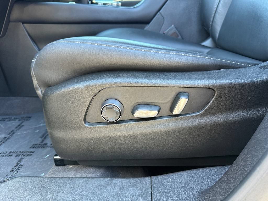 Used 2024 Cadillac XT4 Premium Luxury AWD/4WD image 10