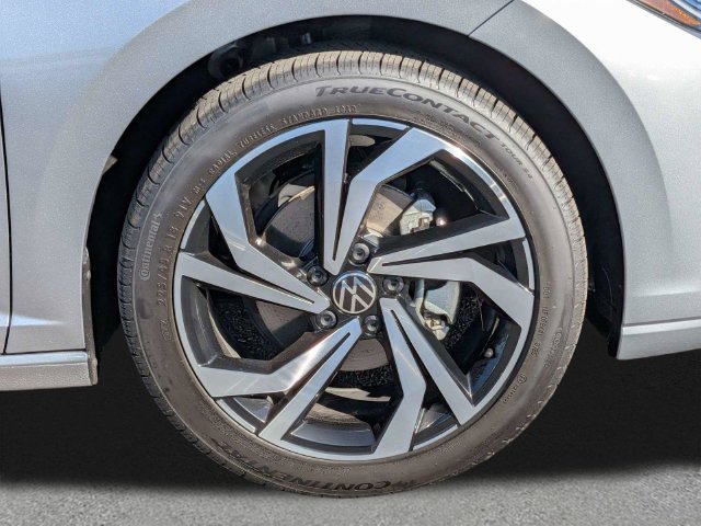 Certified 2025 Volkswagen Jetta SEL FWD image 11