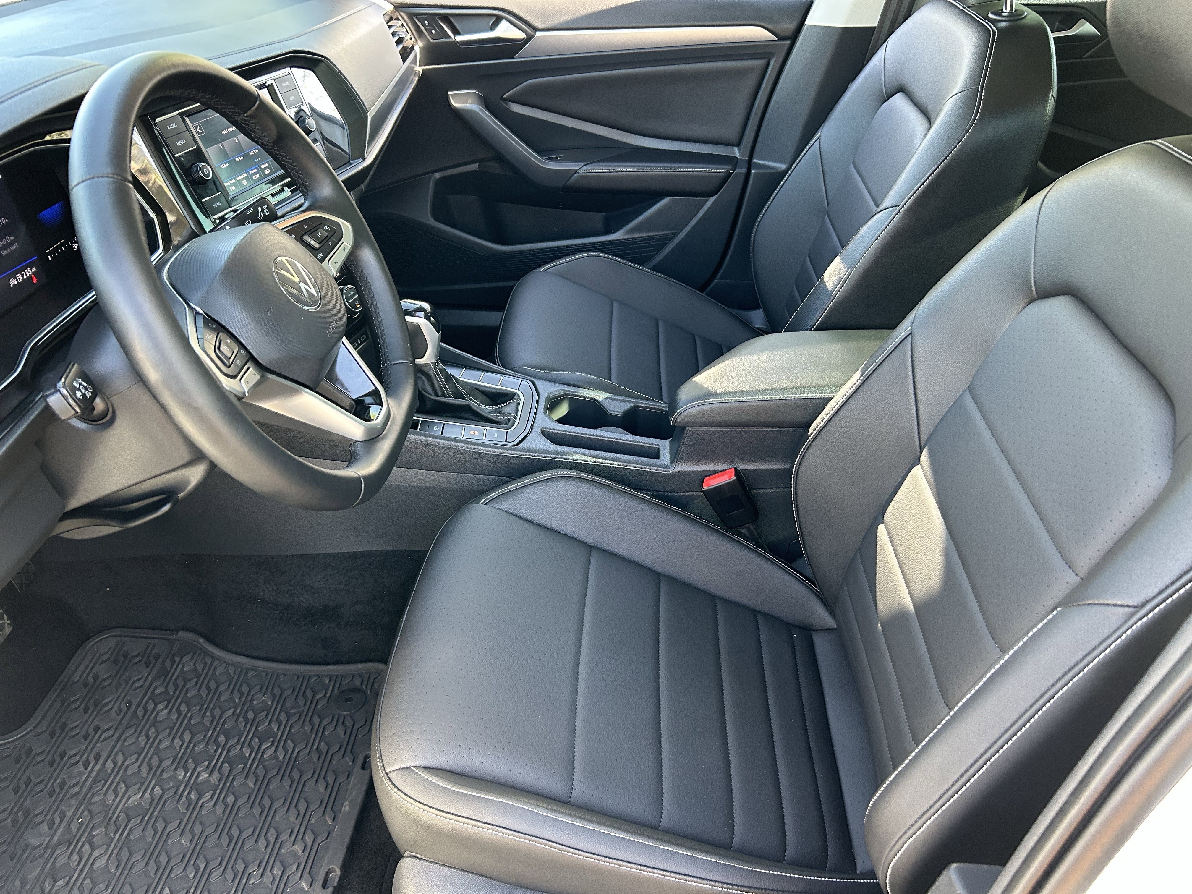Used 2022 Volkswagen Jetta SE w/ Panoramic Sunroof Package FWD image 17