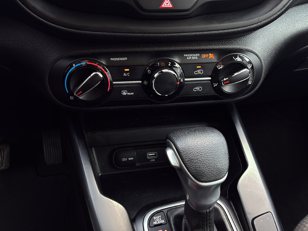 Used 2020 Kia Soul LX FWD image 21
