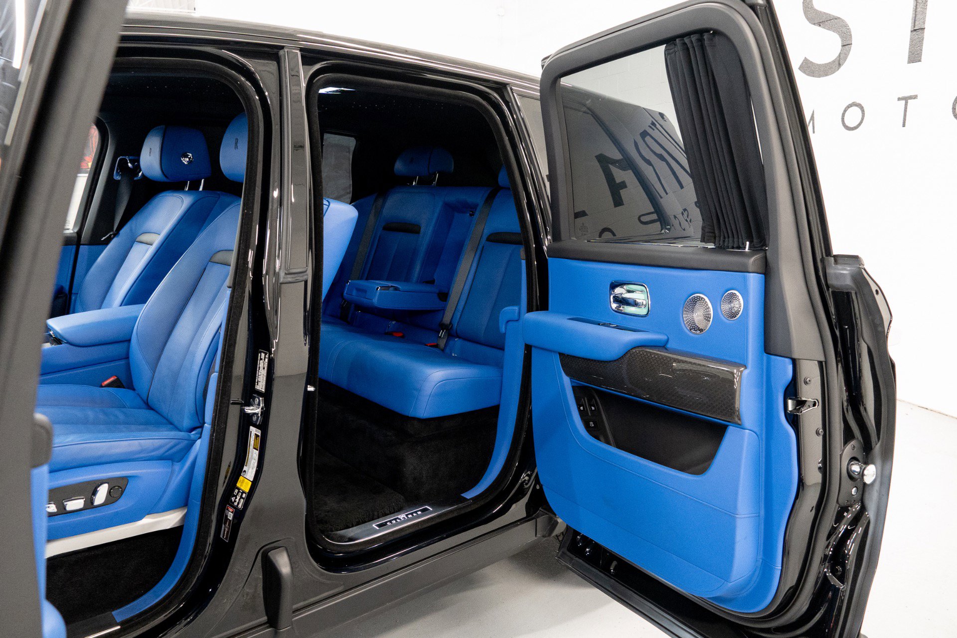 Used 2023 Rolls-Royce Cullinan Black Badge w/ Driver's Package image 24