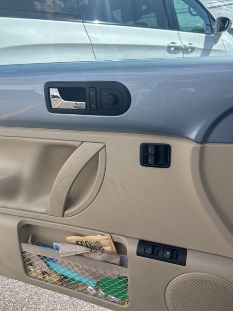 Used 2010 Volkswagen Beetle Coupe image 25