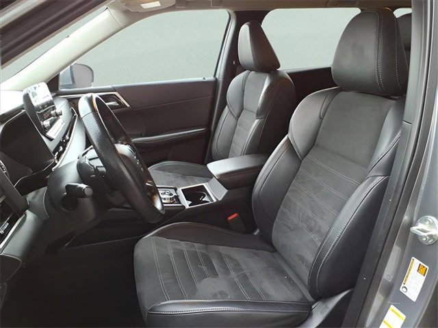 Used 2024 Mitsubishi Outlander SE image 12