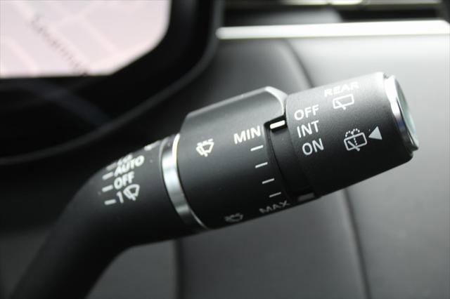 New 2025 Land Rover Range Rover Long Wheelbase SE image 36