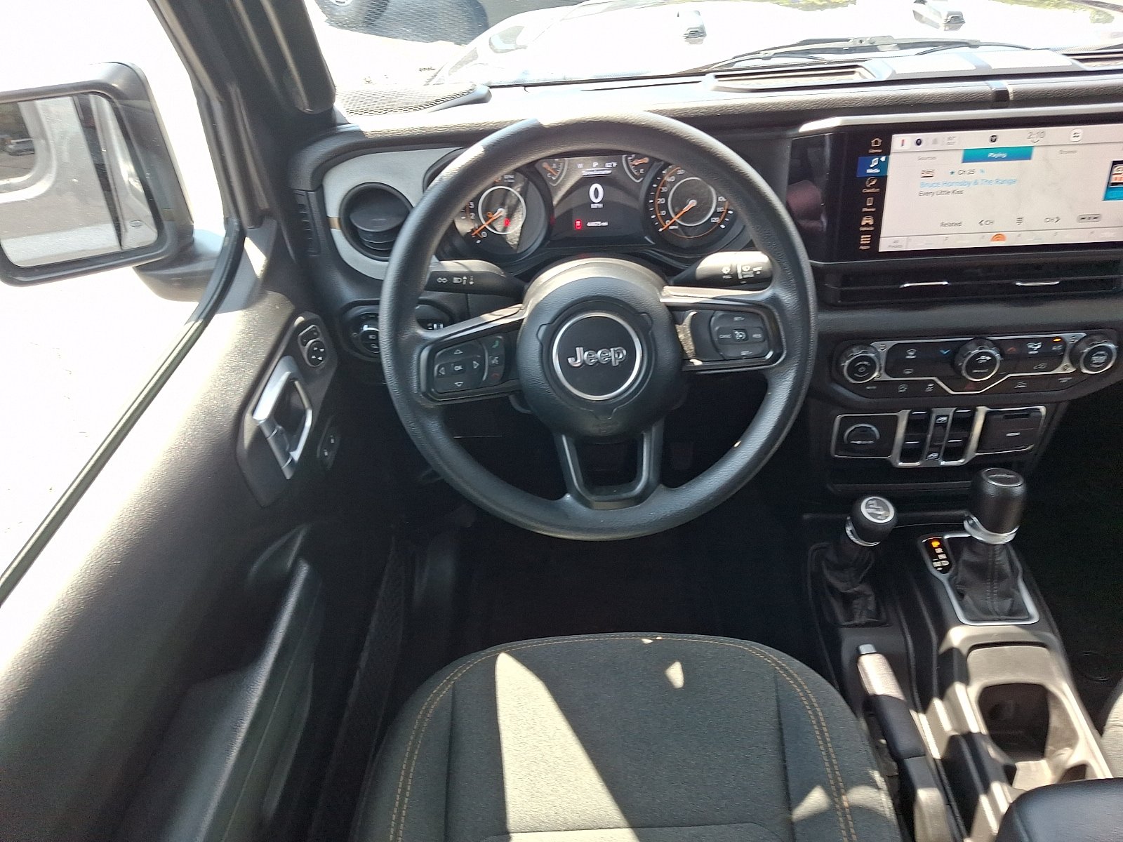 Certified 2024 Jeep Gladiator Sport AWD/4WD image 11
