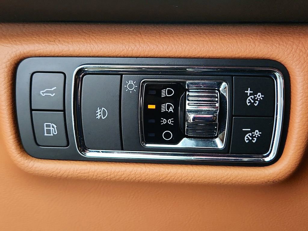 Used 2020 Lincoln Aviator Black Label Grand Touring w/ Class IV Trailer Tow Package image 25