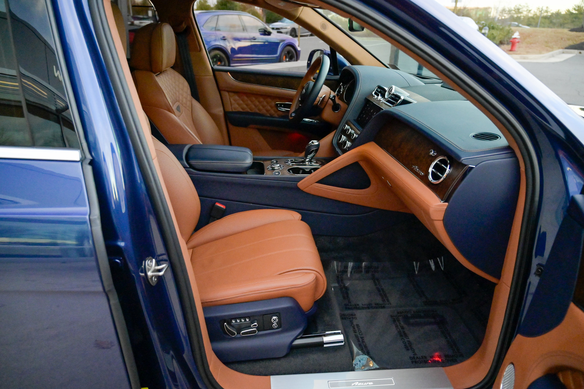 Used 2023 Bentley Bentayga image 57