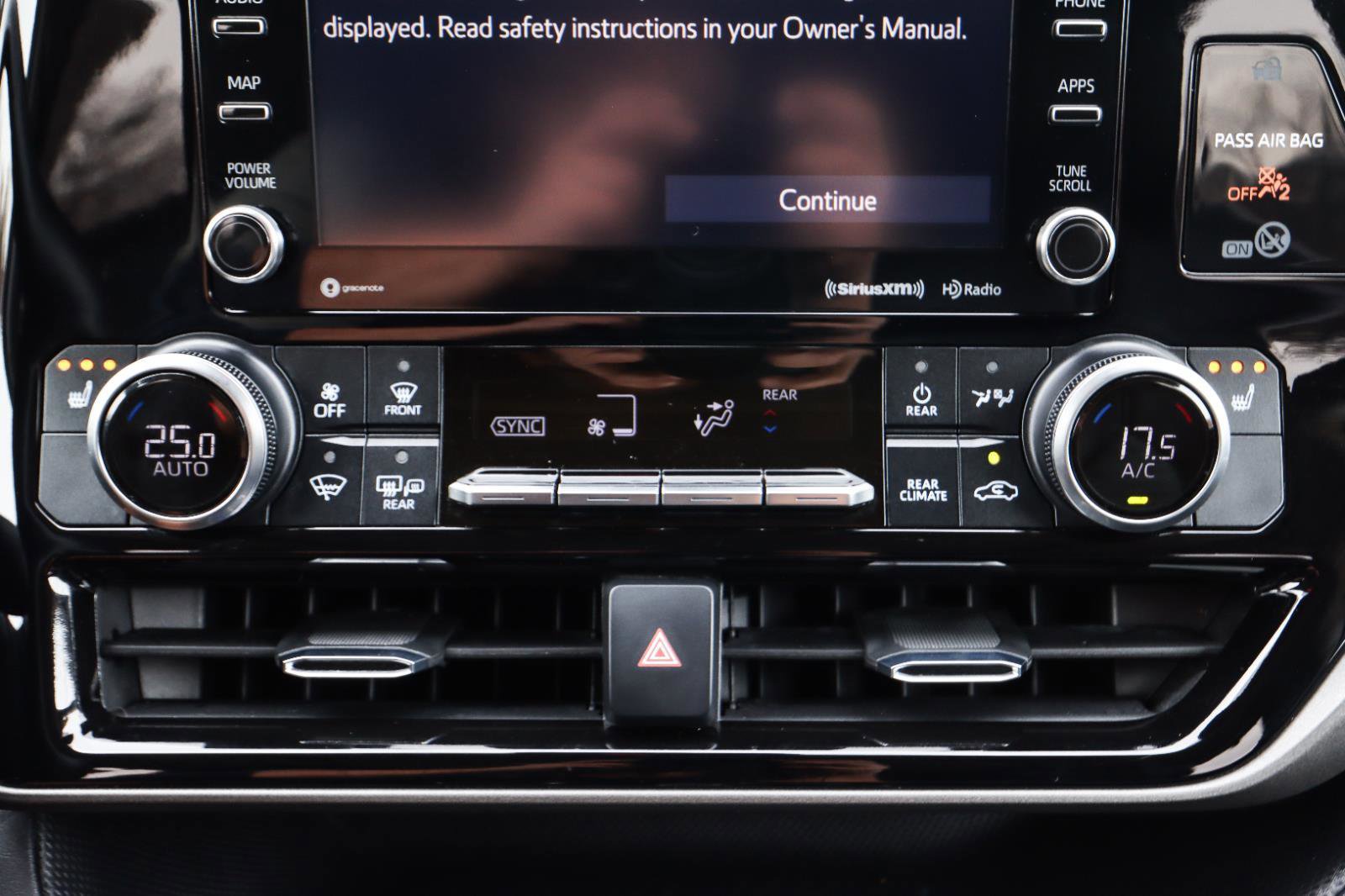 Used 2020 Toyota Highlander XLE image 12