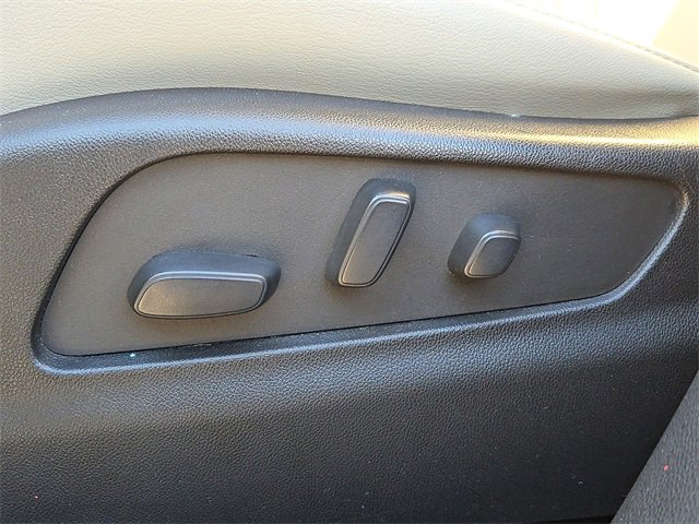 Used 2022 Cadillac XT4 Premium Luxury w/ Safety Alert Package image 17