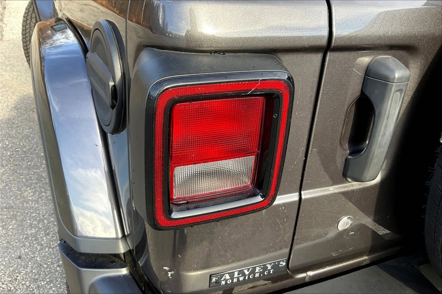 Used 2019 Jeep Wrangler Unlimited Sahara image 27