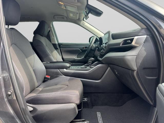 Used 2022 Toyota Highlander L FWD image 15