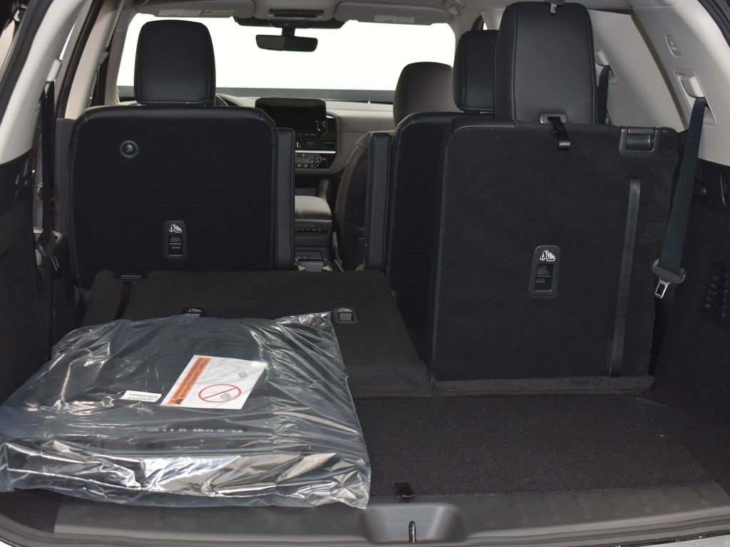 Certified 2025 Nissan Pathfinder SL w/ SL Premium Package image 18