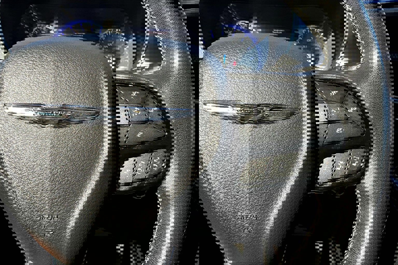 Used 2020 Chrysler Pacifica Touring-L w/ Advanced Safetytec Group image 19