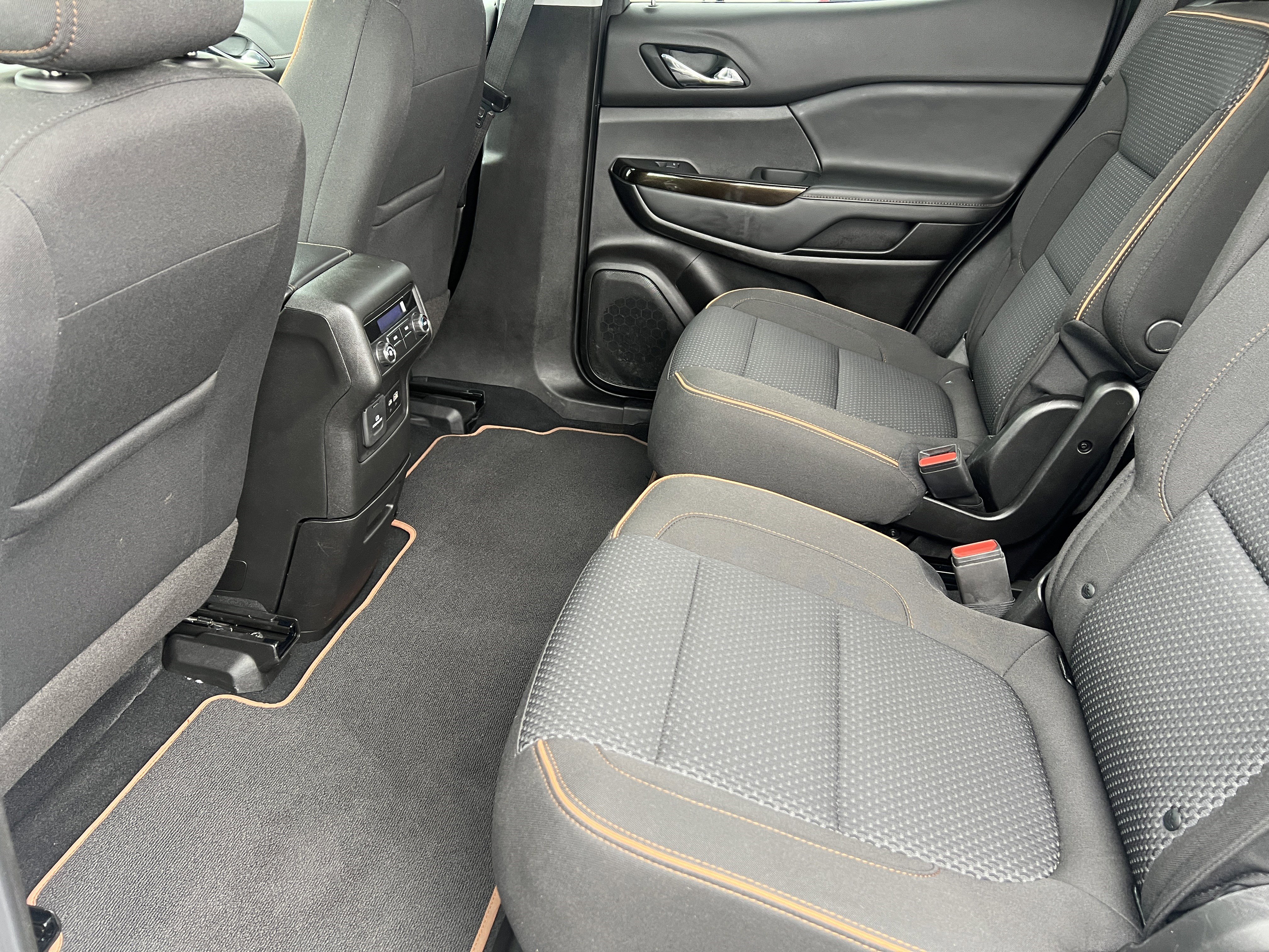 Used 2023 GMC Acadia AT4 AWD/4WD image 17