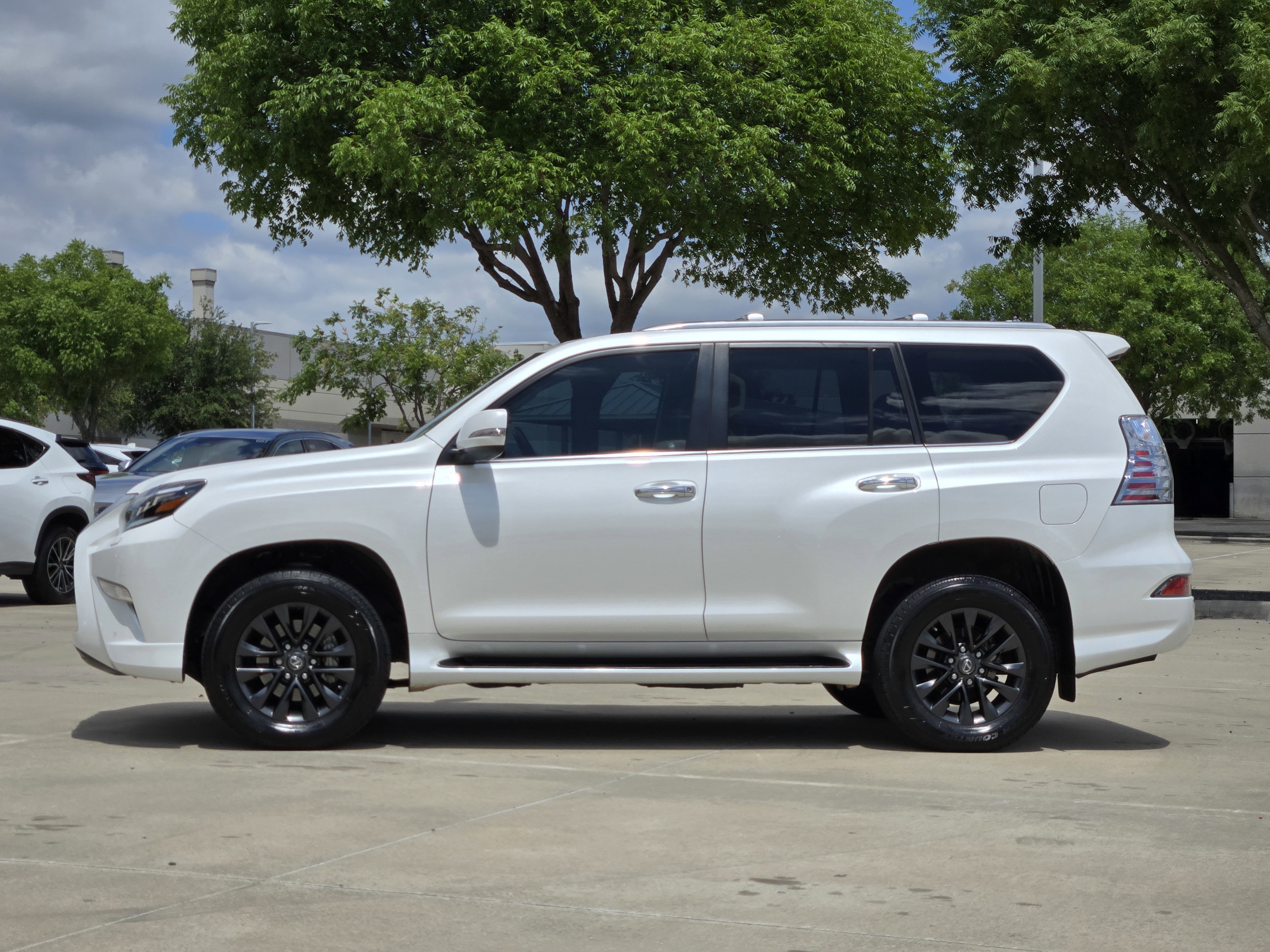 Used 2023 Lexus GX 460 Premium w/ Premium Plus Package AWD/4WD image 2
