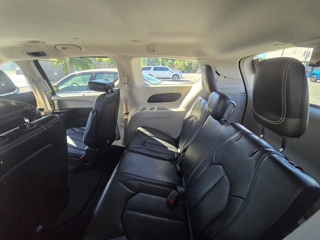 Used 2024 Chrysler Pacifica Touring-L FWD image 6