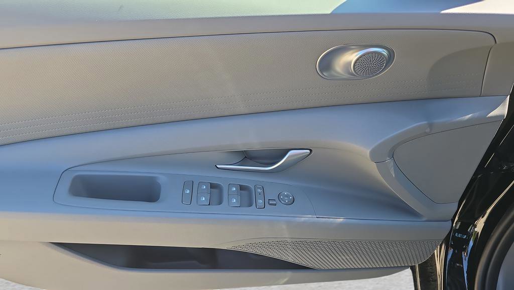 New 2026 Hyundai Elantra SE w/ Cargo Package FWD image 17