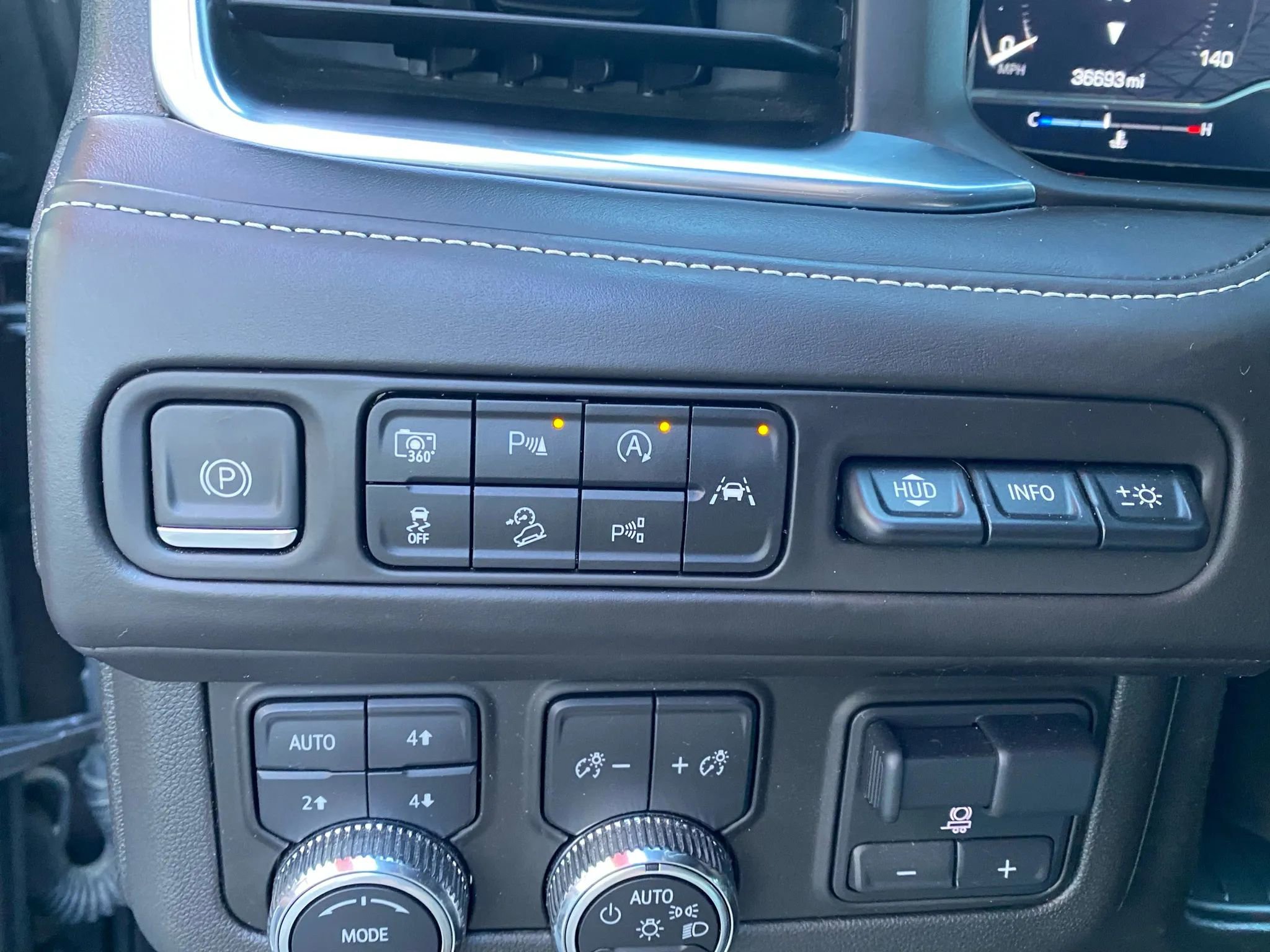 Used 2023 GMC Yukon XL Denali Ultimate image 14