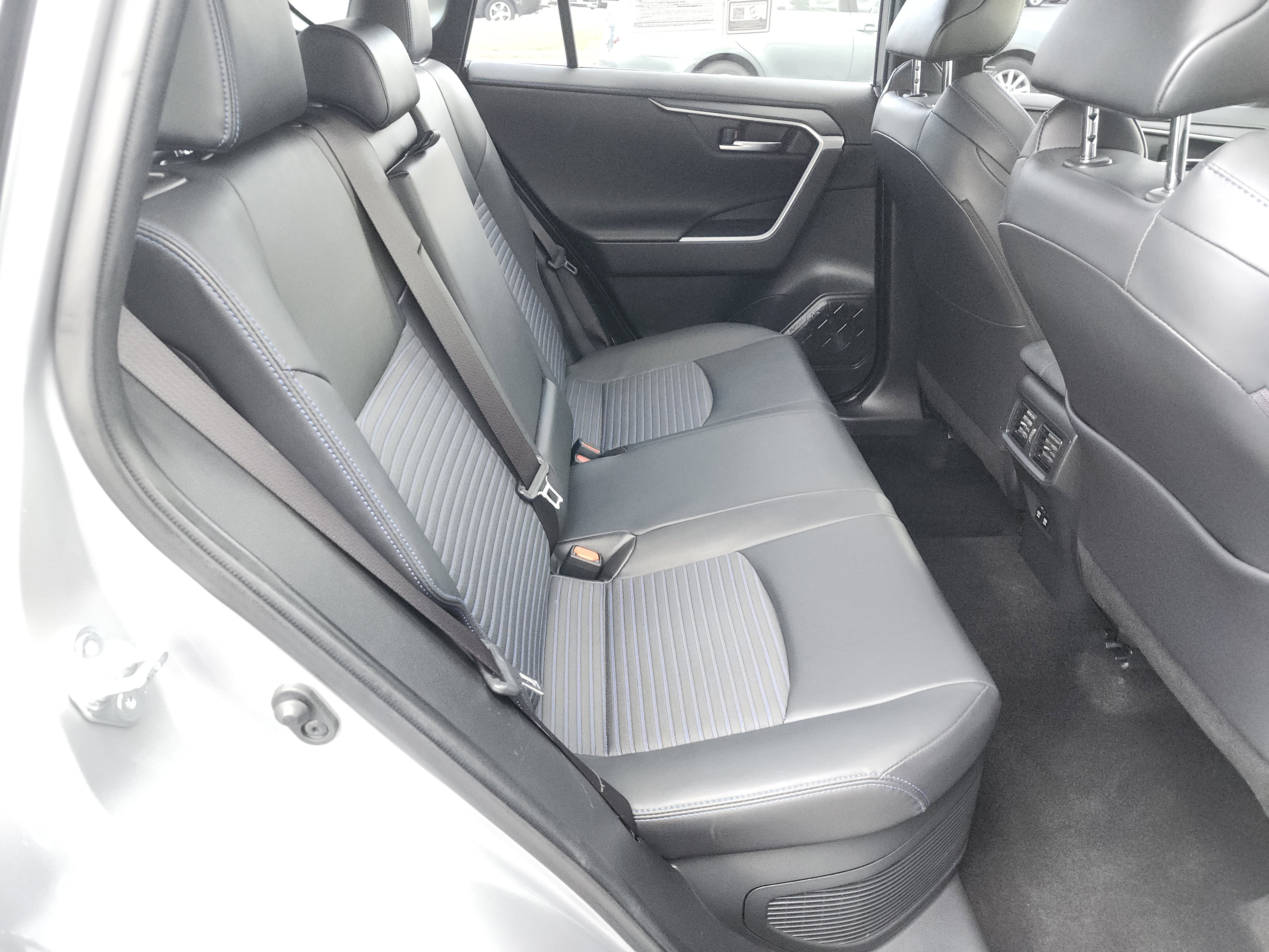 Used 2020 Toyota RAV4 XSE w/ XSE Grade Weather Package AWD/4WD image 23