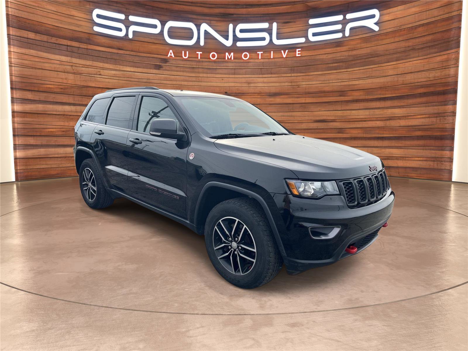Used 2017 Jeep Grand Cherokee Trailhawk image 9