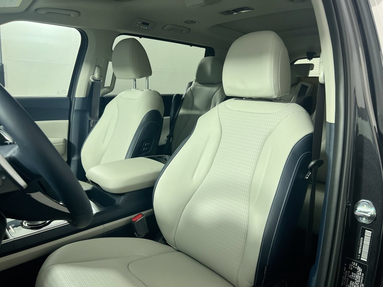Certified 2025 Kia Carnival SX Prestige FWD image 14